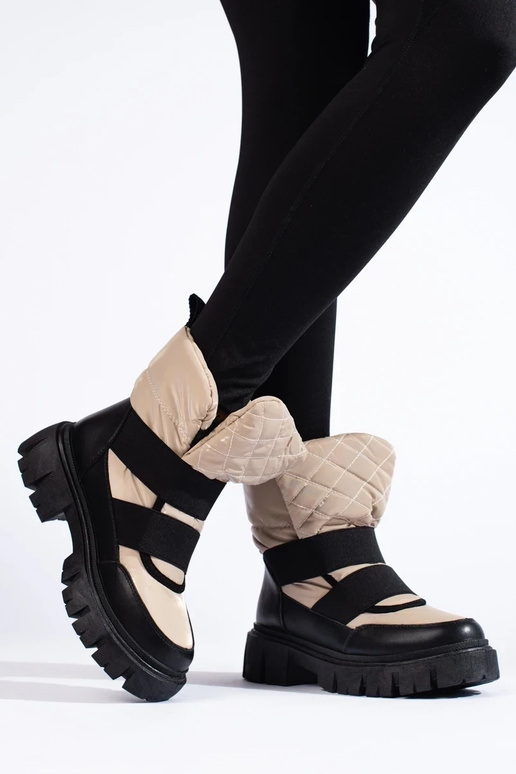 INomens snoIn boots on a thick...