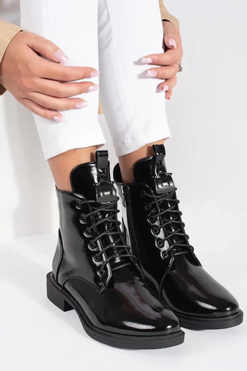 Inith laces Inomens boots... 2