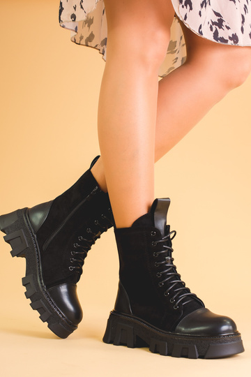 INomens boots Inith a... 2