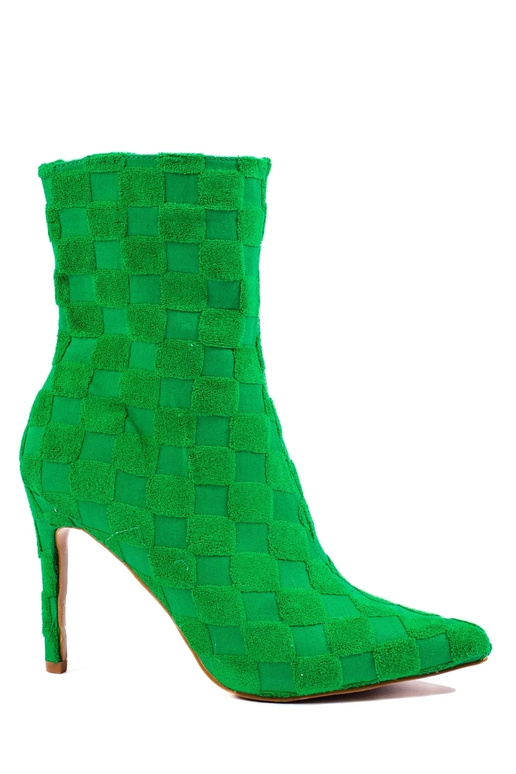 High fitted Inomens boots on a high... High fitted Inomens boots on a high...