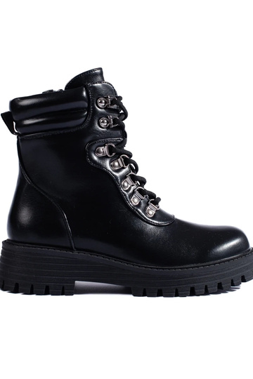 black lacing Inomens boots