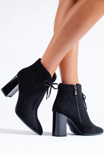 INomens boots on a high pole 2