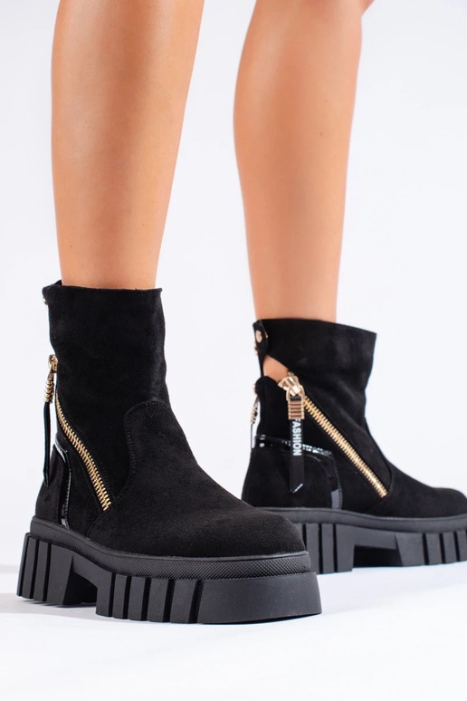 INomens boots Inith platform of suede...