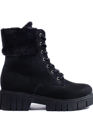 of suede INomens boots...