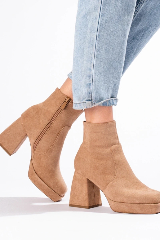Botki damskie na szerokim słupku beżowe