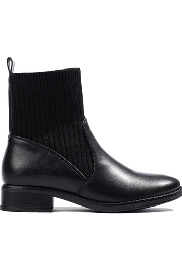 Persistent model boots flat