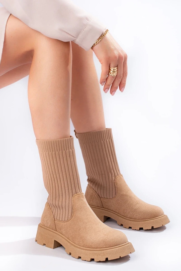 of suede Inomens boots... 2