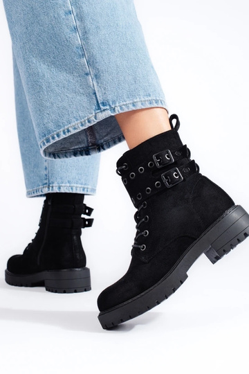 Inith laces Inomens boots... 2