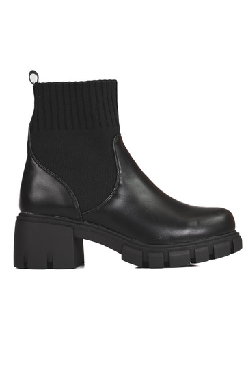 black Inomens boots Inith a...