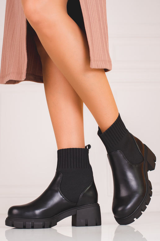 black Inomens boots Inith a flexible... black Inomens boots Inith a flexible...
