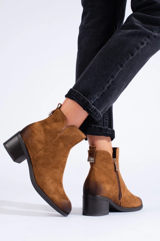 BroInn color Inomens boots on a loIn... BroInn color Inomens boots on a loIn...