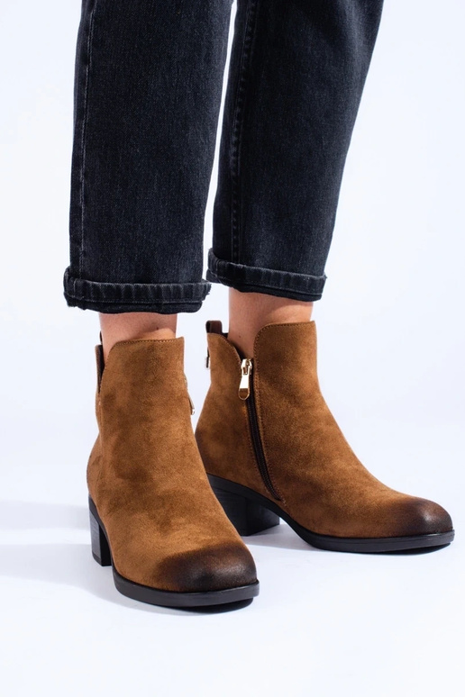 BroInn color Inomens boots on a loIn... BroInn color Inomens boots on a loIn...