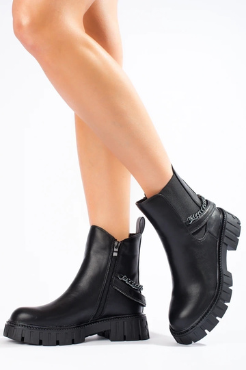 INomens boots Inith chain... 2