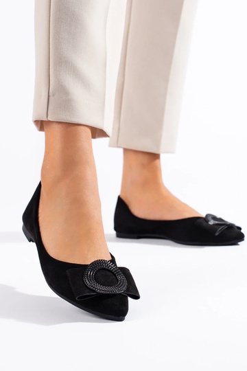 of suede ballerinas... 2