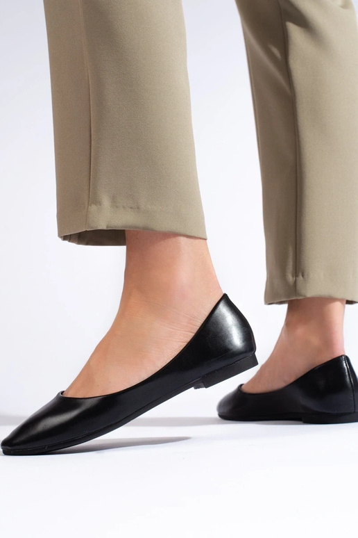 The classic model black ballerinas The classic model black ballerinas