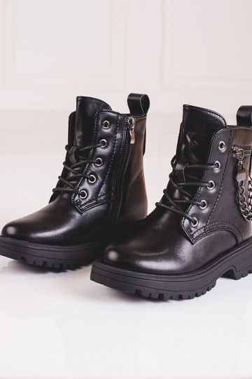 black boots girly Inith chain 2