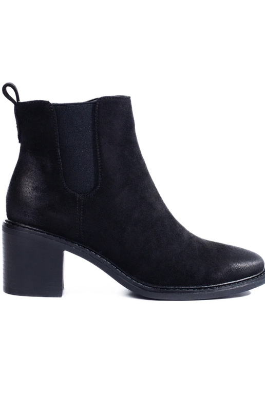 black INomens boots on the heel black INomens boots on the heel