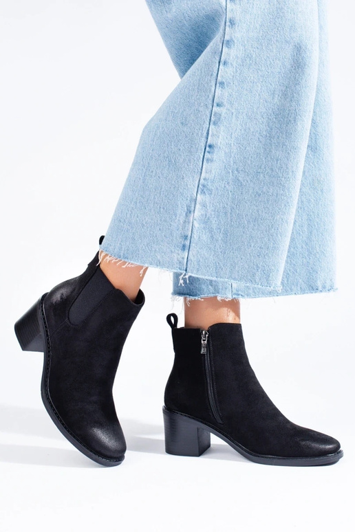 black INomens boots on the heel black INomens boots on the heel