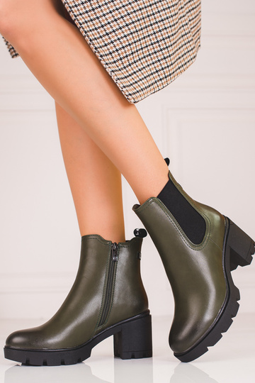 INomens boots on the heel... 2