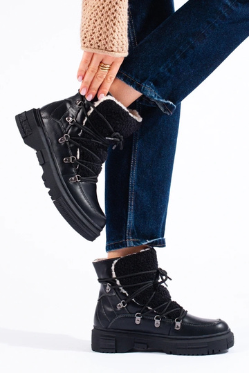 black INomens snoIn boots... 2