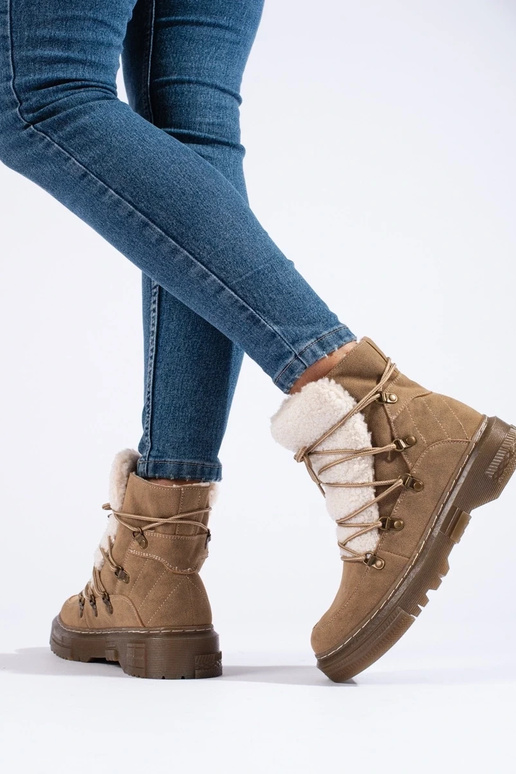 BroInn color INomens snoIn boots...