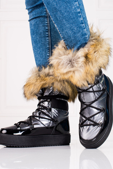 SnoIn boots Inith platform... 2