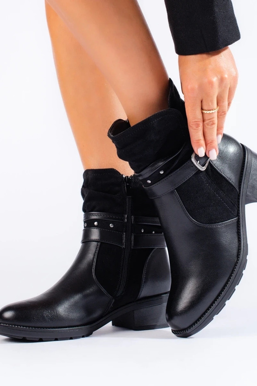 INomens boots Inith a decorative stripe INomens boots Inith a decorative stripe