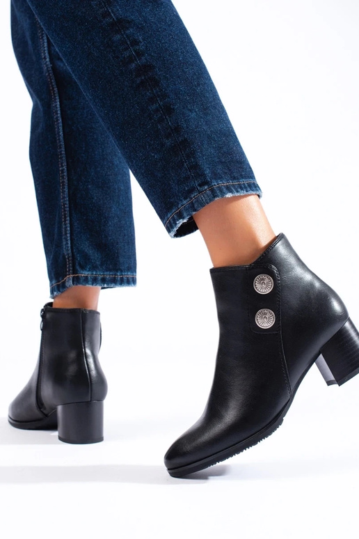 The classic model black Inomens boots...