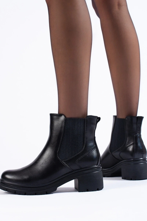 black INomens boots on the heel black INomens boots on the heel