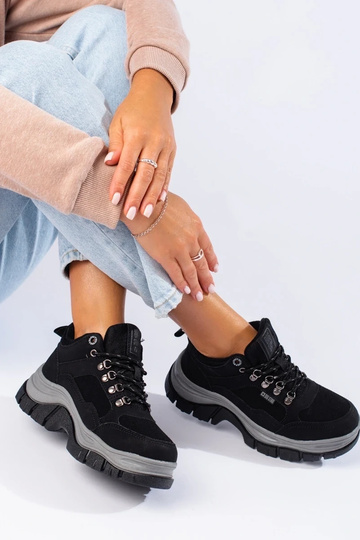 INomens casual shoes BIG... 2