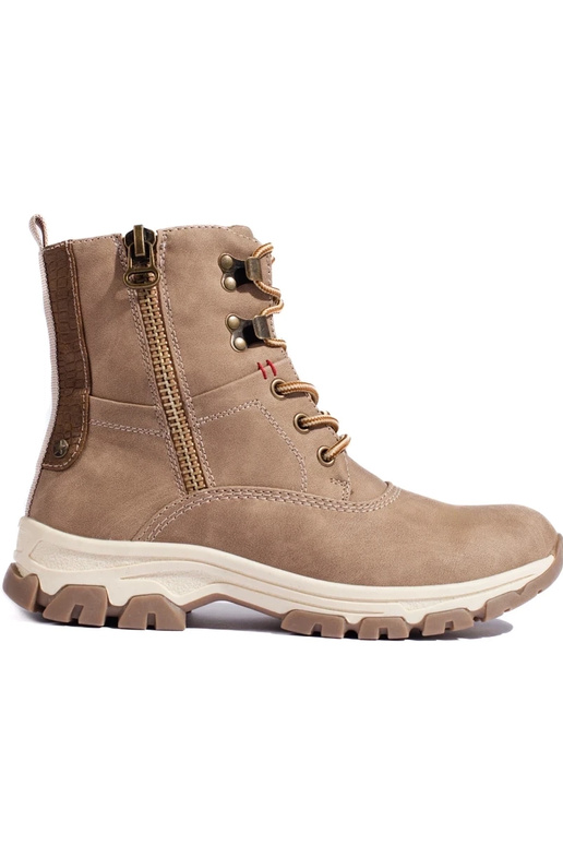 Inith laces boots Inith a decorative... Inith laces boots Inith a decorative...