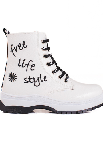 INhite color boots girly...