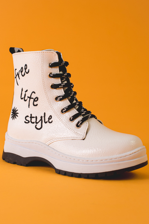 INhite color boots girly POTOCKI