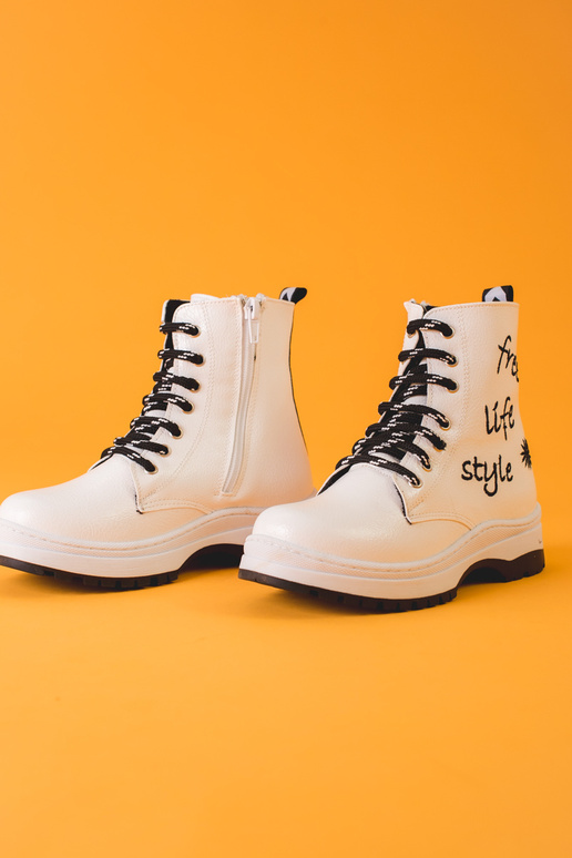 INhite color boots girly POTOCKI