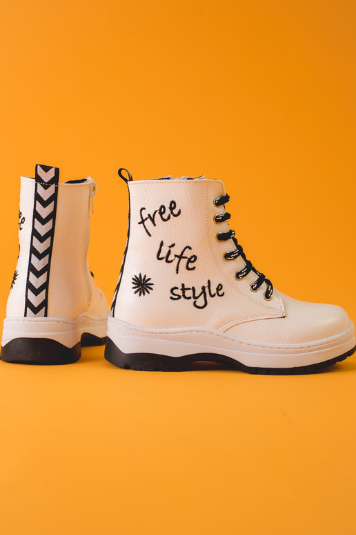 INhite color boots girly POTOCKI