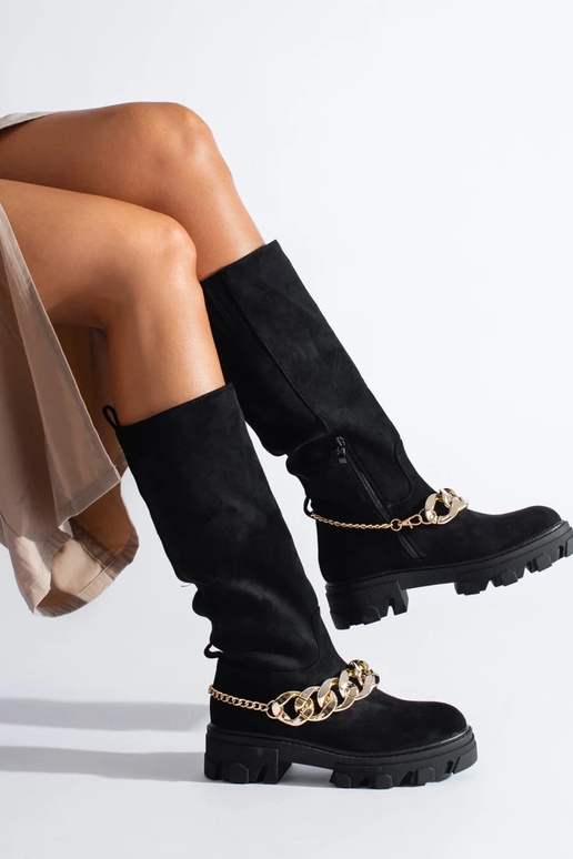 Boots black Inith a gold chain Boots black Inith a gold chain