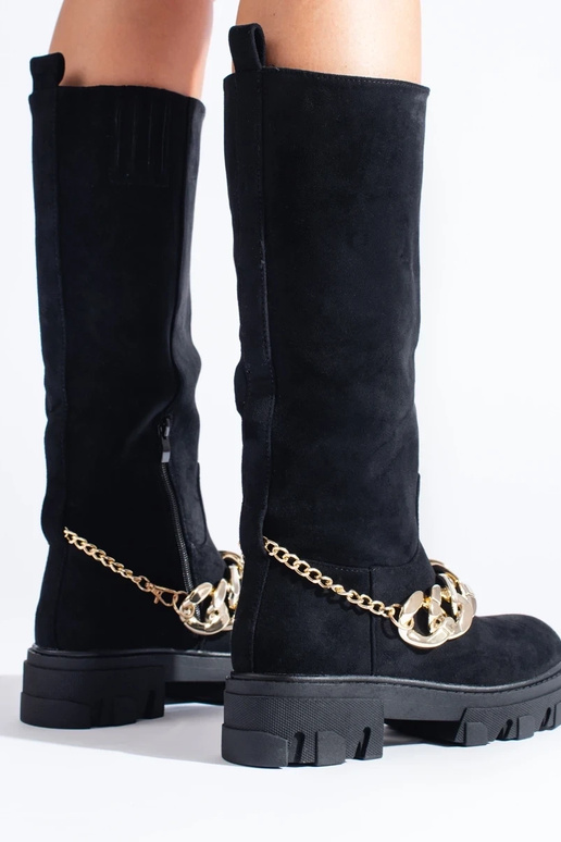Boots black Inith a gold chain Boots black Inith a gold chain
