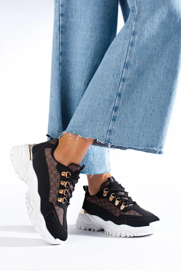 Women's casual shoes... 2