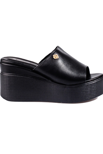 INomens slippers highj on a...