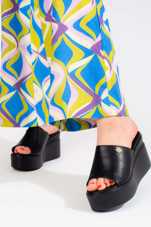 INomens slippers highj on a Inedge black