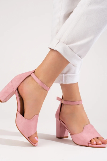 pink sandals  on the heel... 2