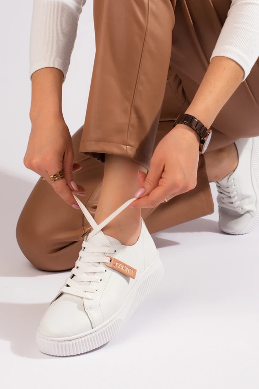 The classic model white color... The classic model white color...