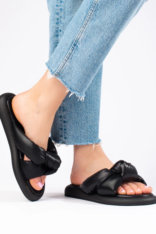 black slippers  Shelovet