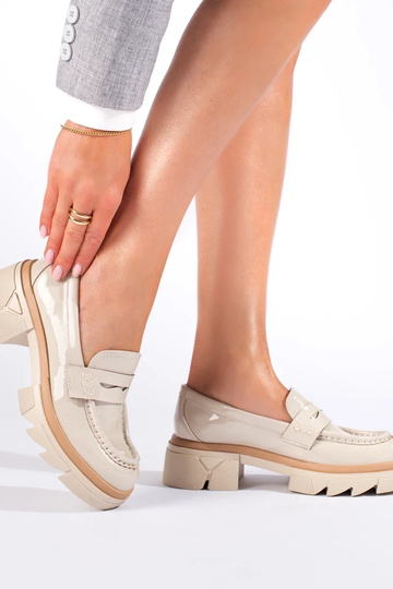 beige  Women's moccasins... 2