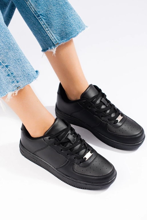 The classic model black sneakers... The classic model black sneakers...