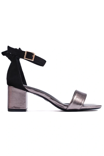 sandals on the heel black-...