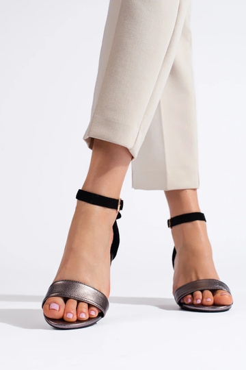 sandals on the heel black-... 2