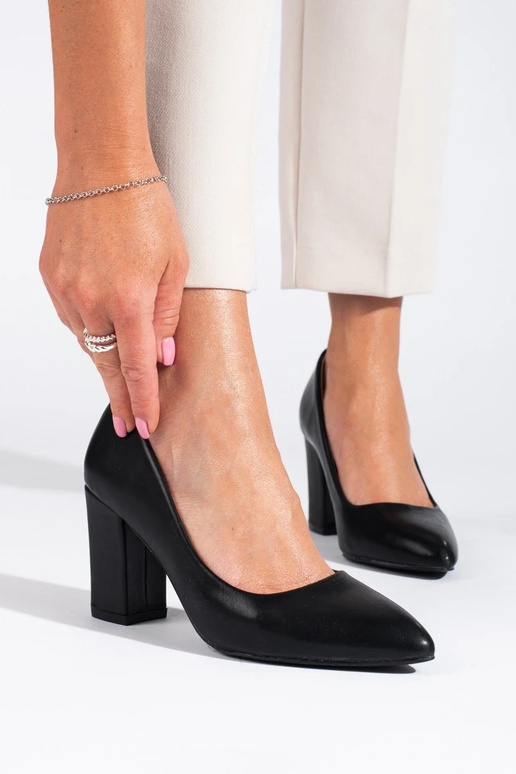 Eleganckie czółenka na słupku czarne