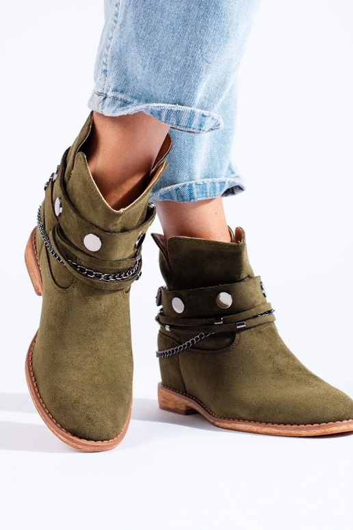 Zamszowe botki damskie na koturnie...