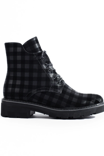 INomens boots checkered...